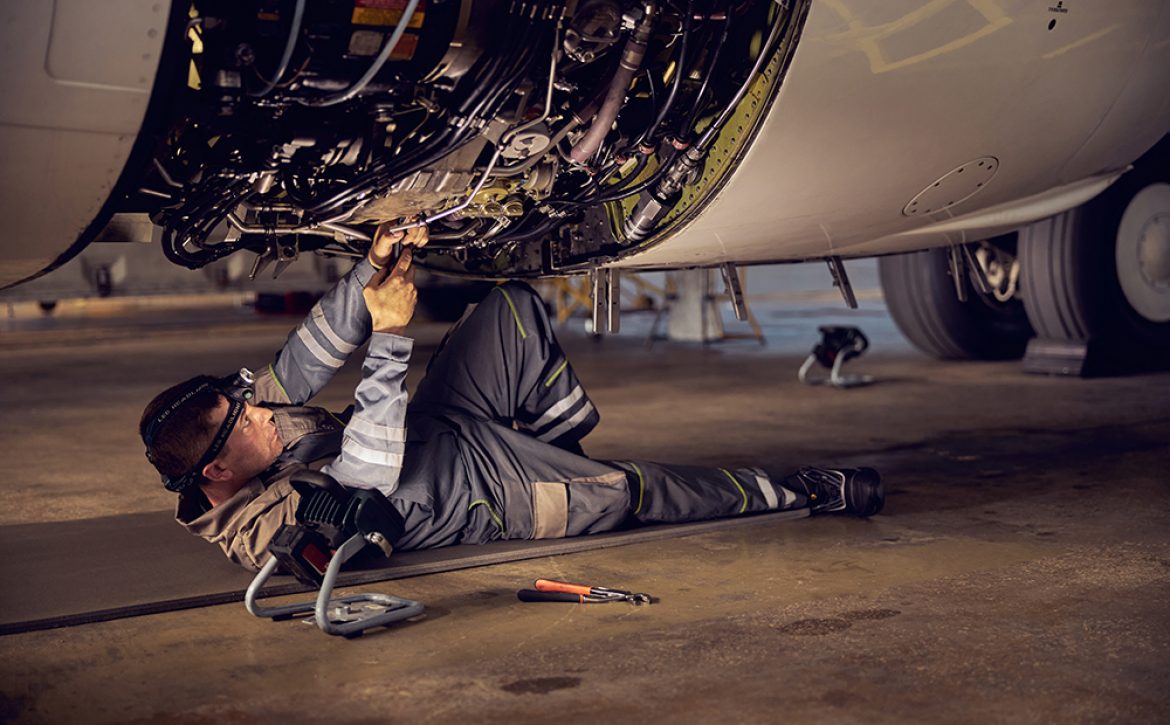 Repair and maintenance of aircraft engine on the wing of the aircraft